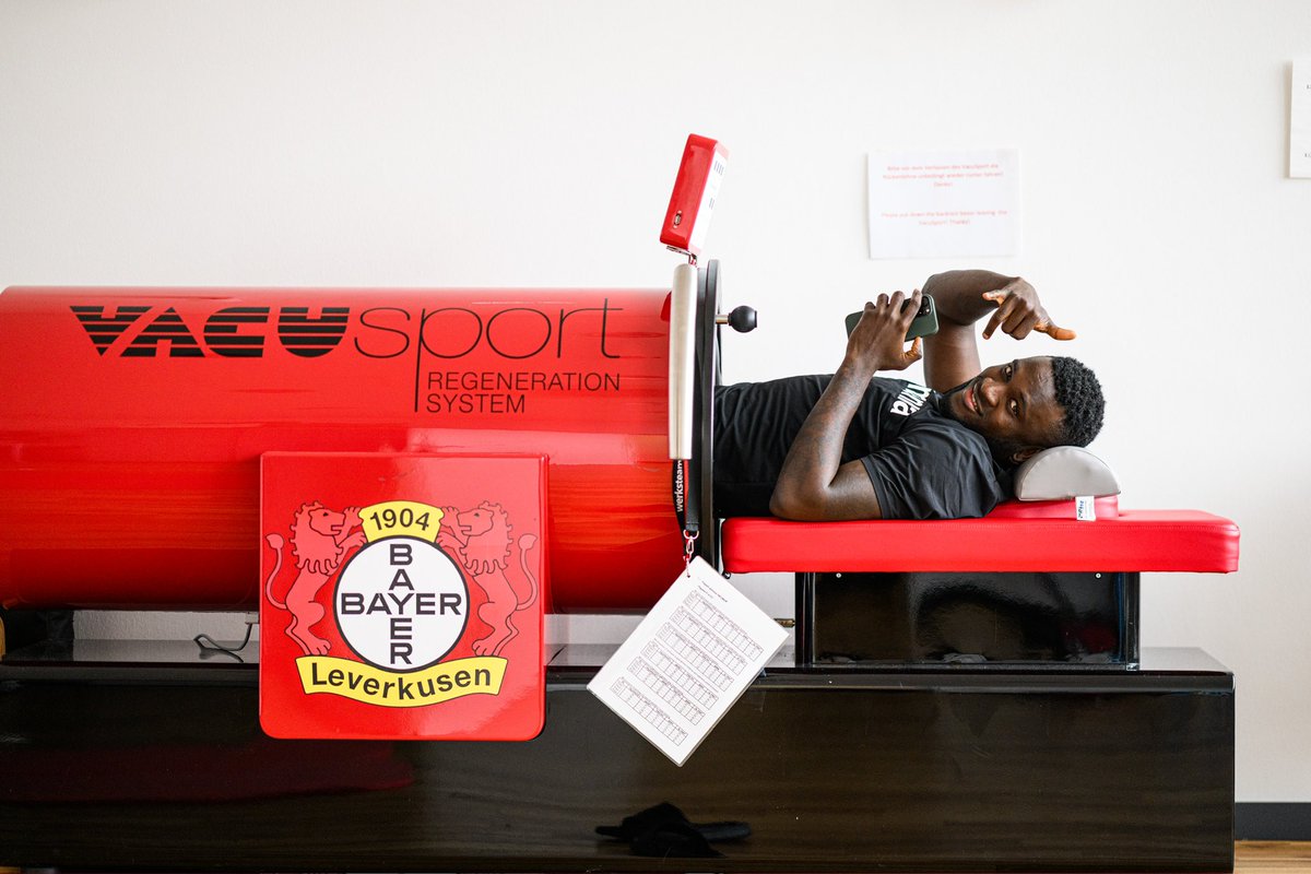 boniface_jrn's tweet image. He who laugh last laugh best na big lie 
Person wey no laugh when other dey laugh na werey ooo