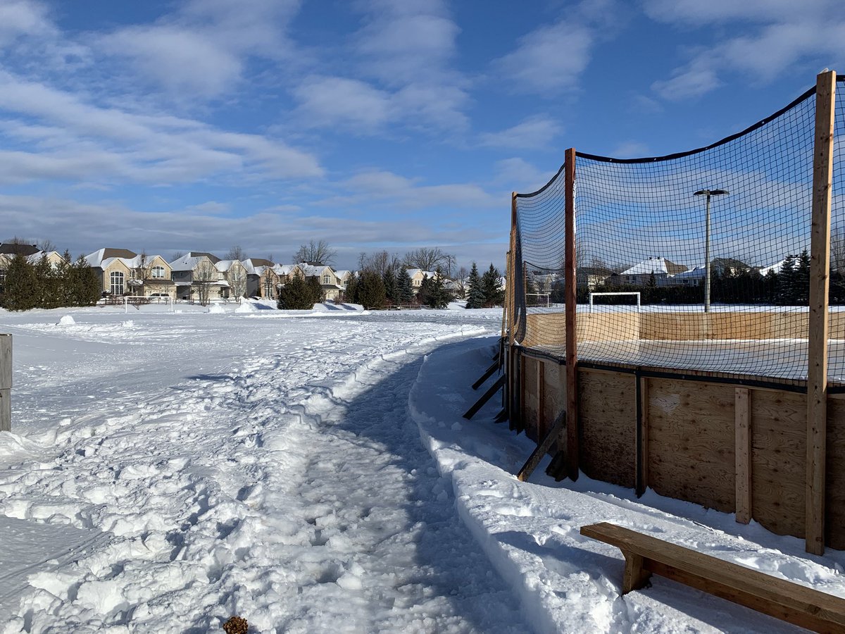 Beautiful morning flood on both the main rink and the puddle rink. 

We also have some more benches for your skating tying pleasure.