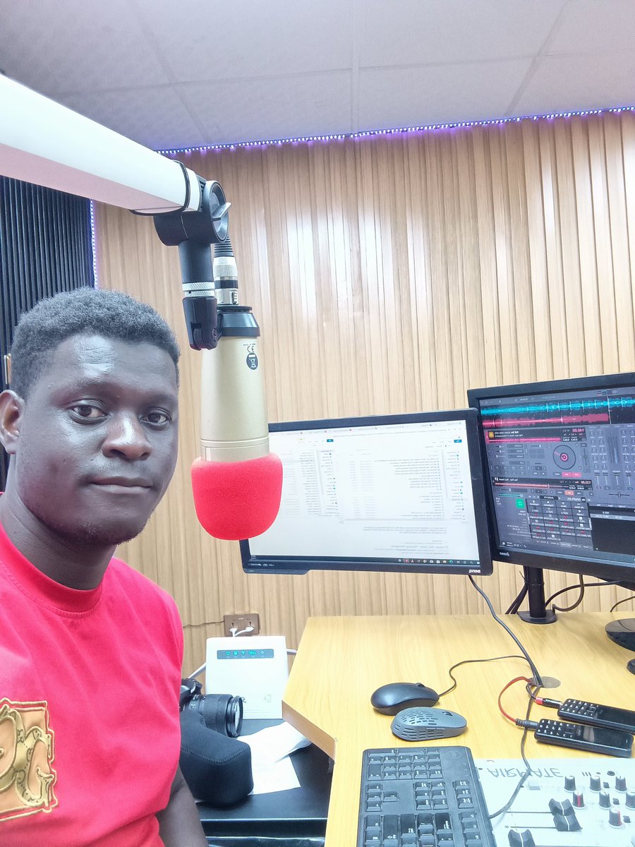 panostixxx's tweet photo. Join me this evening on PEP HOME DASH
5:30pm - 7pm

Tune in PEP 100.3 FM Ibadan

You can also Watch live on Facebook https://t.co/DeuyKbNJQG
