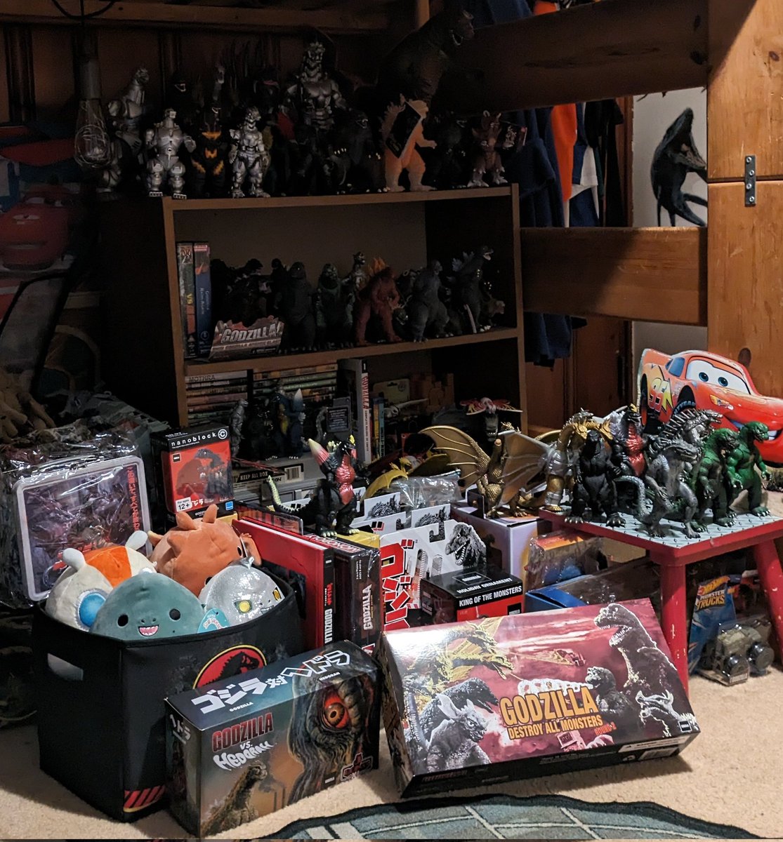 MMartusky's tweet photo. @Godzilla_Toho My 11yr olds collection https://t.co/5ziPEdWTBf