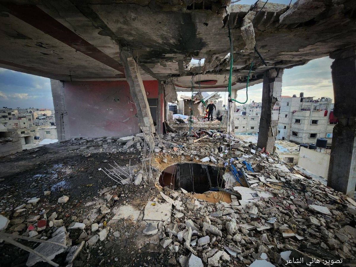 وَقَضَيْنَا إِلَىٰ بَنِي إِسْرَائِيلَ فِي الْكِتَابِ لَتُفْسِدُنَّ فِي الْأَرْضِ مَرَّتَيْنِ وَلَتَعْلُنَّ عُلُوًّا كَبِيرًا
(Al-Isra: 4) 

Inilah kerusakan yang disebabkan Zionis di kawasan Rafah #Gaza 

<a href="/QastalNewsEn/">AlQastal News</a> 
Senin 15/1/2023