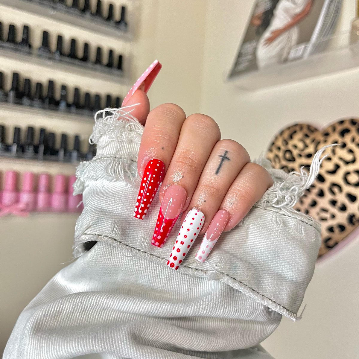 Hiiiii ❣️ A couple of Valentine’s day inspired sets have been added to the site! Hope you all love them 🥰 Only on Arikaclaw.com