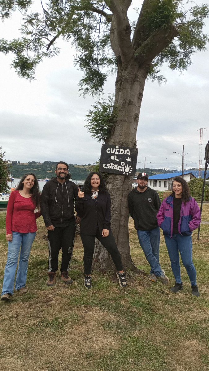 ChiloeMinga's tweet photo. Hermosa jornada de ayer, dejamos nuestros letreros como parte de la acción en la limpieza de la zona costera de Lillo.
#mingachiloe #castro #chiloe https://t.co/19WDWjzKPJ