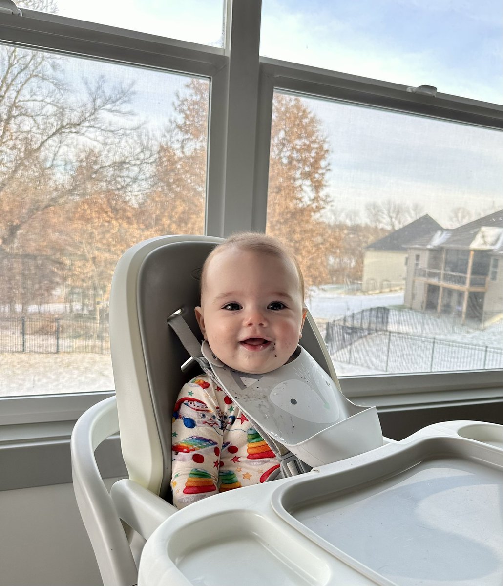 JessicaABC17's tweet photo. This one keeps flashing breakfast smiles to @ErikaABC17 on @ABC17News at 9 😂😍 https://t.co/MMOUGCqq2B