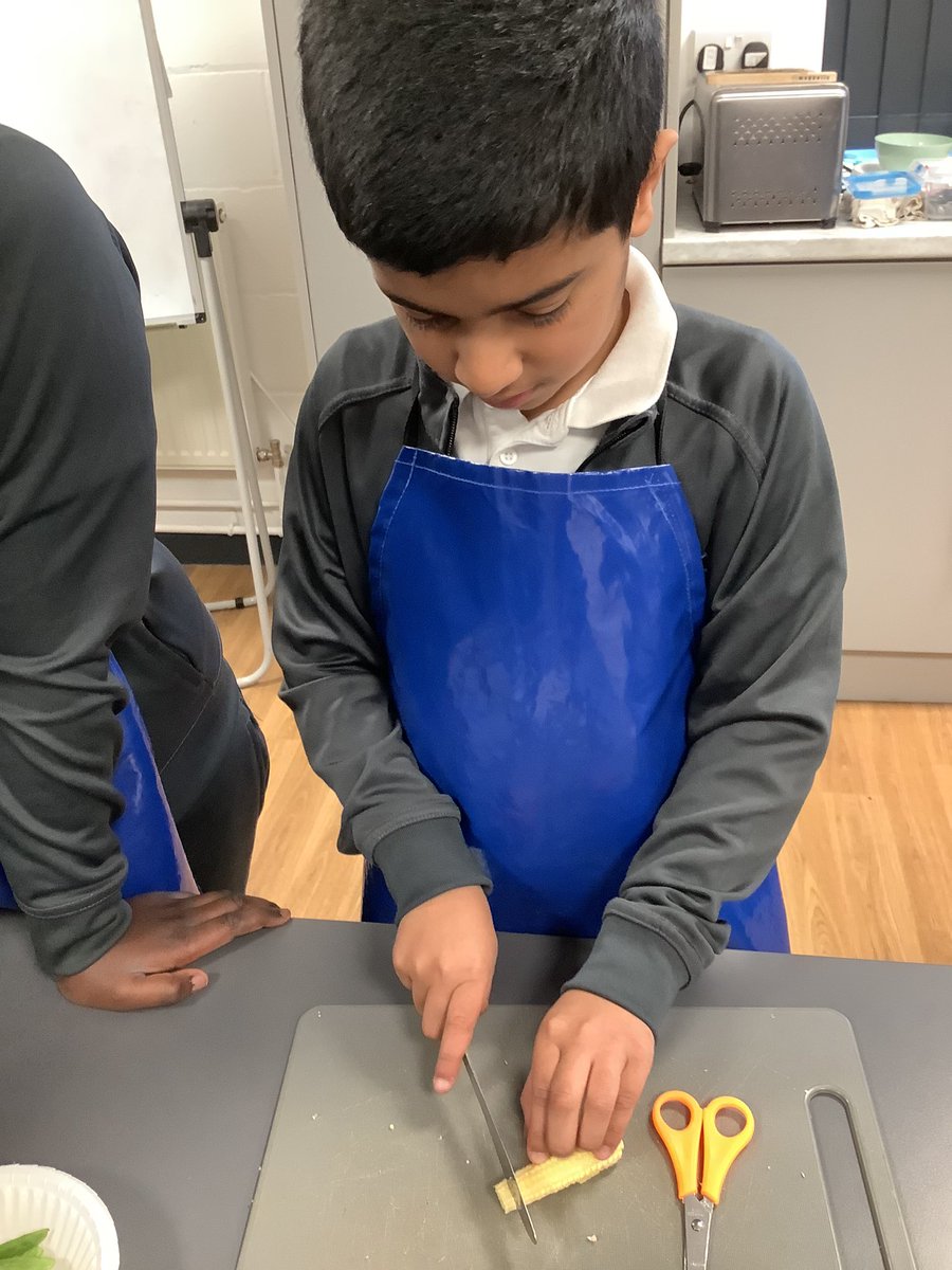 GaskellPrimary's tweet photo. 4H had an amazing Italian cooking experience. We made Risotto ai Fungi and cannoncini @GaskellPrimary #classroomkitchen https://t.co/KRt9D90fYB