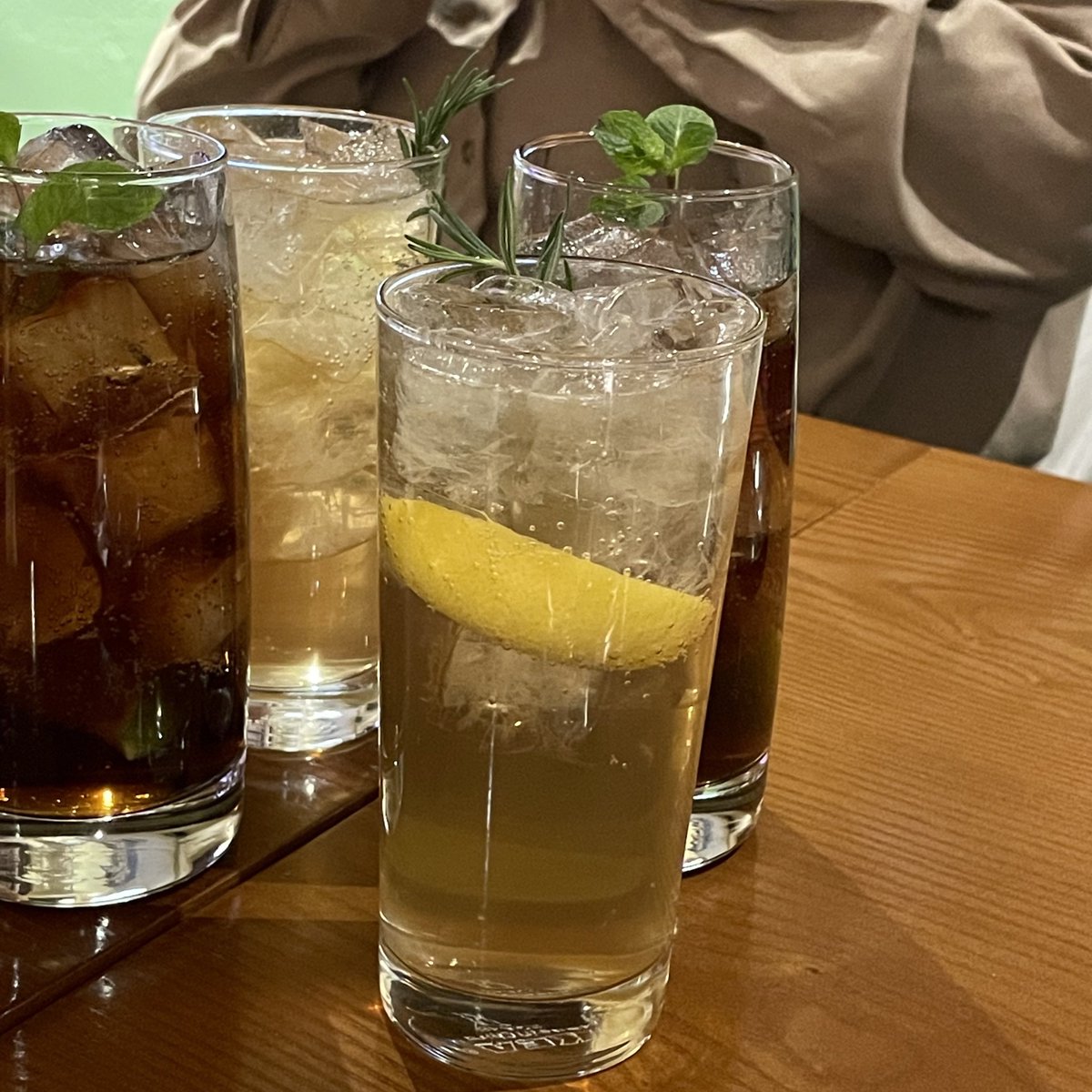 사당 칵토

플래터 고기도 냄새가 나거나 하지 않고 맛있었고, 양도 꽤 많다 (넷이 플래터 하나, 엔칠라다 하나 먹고 배부름) 다만 신규오픈이라 그런지 주방 속도가 느리고… 엔칠라다 주문도 누락되어서 메뉴를 오만년 기다렸다💦
와중에 메뉴가 누락돼 죄송하다며 주신 피코 프라이는 맛있고 난리;