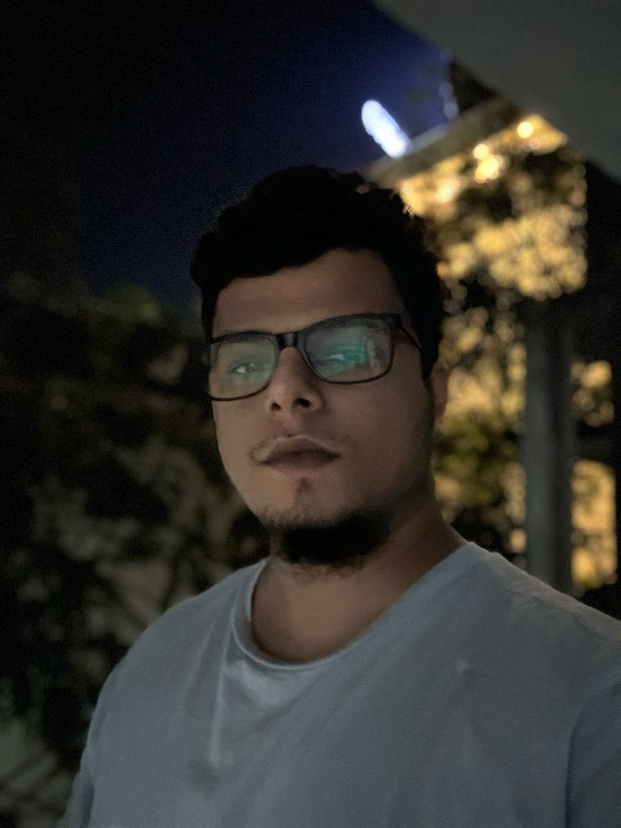 Sharon_Bava's tweet photo. Night selfies comparison. 

Galaxy S23 Ultra vs iPhone 15 Pro Max

1) S23u Portrait
2) 15PM Portrait
3) S23u normal
4) 15PM normal https://t.co/U1Wlb8OF8d