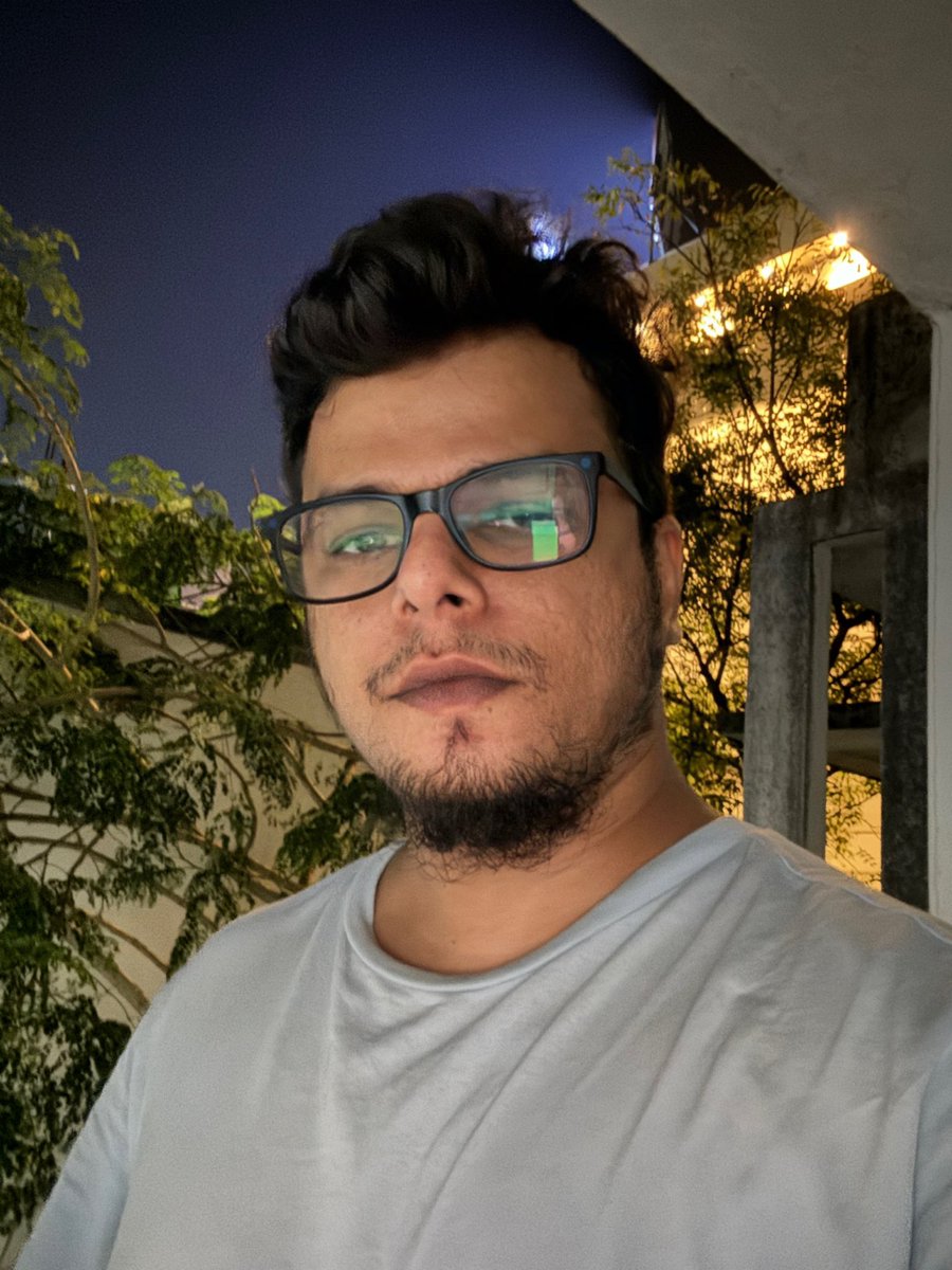 Sharon_Bava's tweet photo. Night selfies comparison. 

Galaxy S23 Ultra vs iPhone 15 Pro Max

1) S23u Portrait
2) 15PM Portrait
3) S23u normal
4) 15PM normal https://t.co/U1Wlb8OF8d