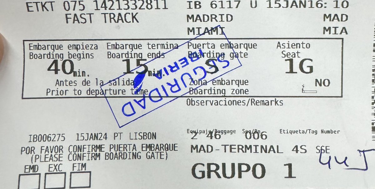 alonso_om's tweet photo. @Iberia atención cuidado con hacer upgrade en esta aerolínea! Ubican en business otros pasajeros después de haber pagado uno el UPG correspondiente con asiento confirmado 24 horas antes. Ninguna opción de devolución de dinero ofrecida. Esto es legal? https://t.co/UFm6J9oKkm