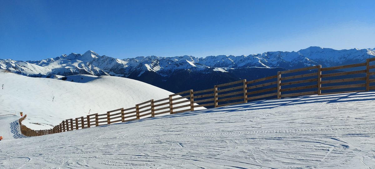 FreeRangeChalet's tweet photo. BLUE MONDAY
Here's a few photos to brighten up #bluemonday
This is what we think of when #Blue comes up.
We love spending our time outdoors when the sun shines.
#OutdoorsIsFree #GetOutdoors #MakeMemories #SummerHolidays #WinterHolidays #Pyrenees31 #France #BlueBirdDay https://t.co/S0GGlJ1dIm