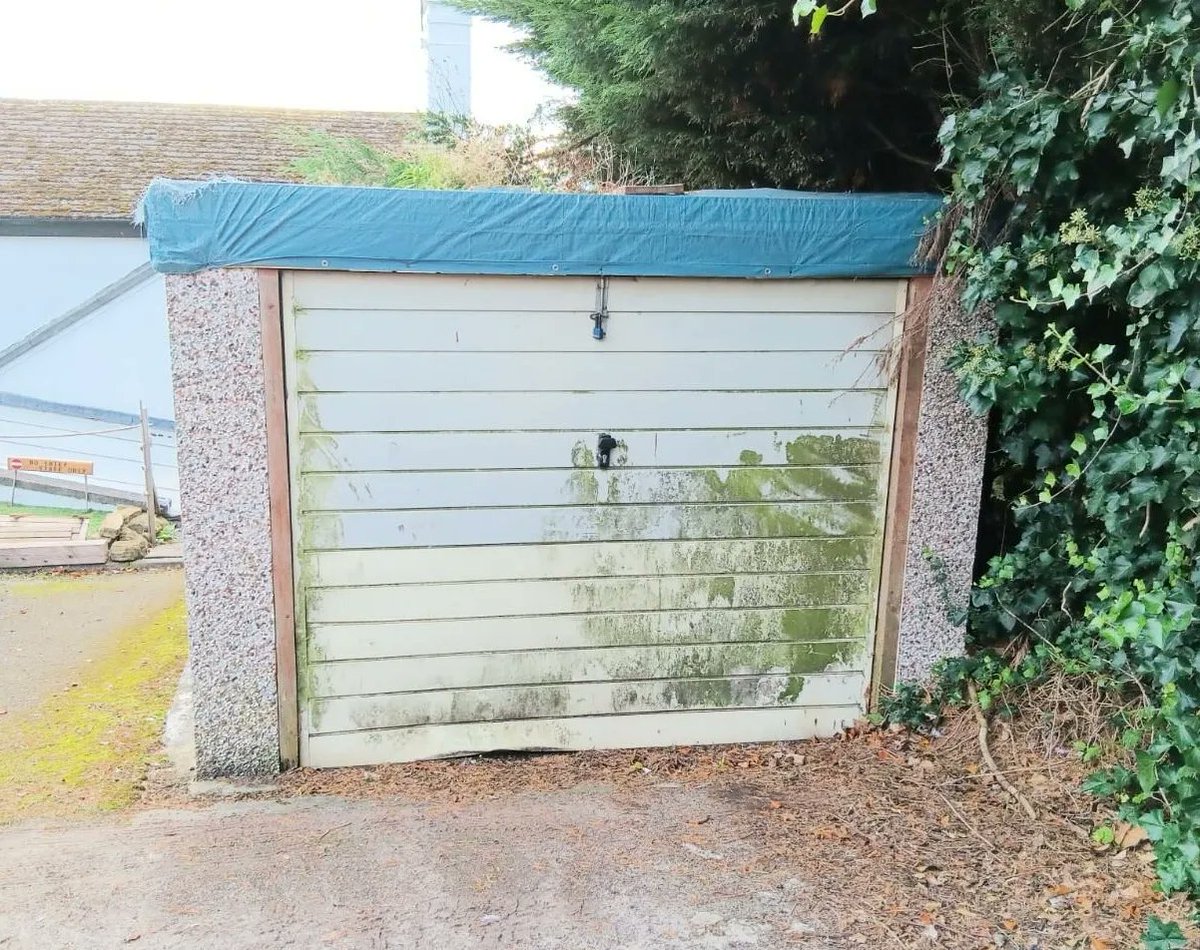HansonGarages's tweet photo. What do you think of this refurbishment of a storm damaged garage? ⚒️

We installed new Box Profile roof sheets with an anti-condensation underlay, new PVC maintenance free Fascia's in White and a new @hormannuk Vertical ribbed up and over door 👷🏻‍♂️💪🏻

📞01977 695111 https://t.co/w0gsvmDiMz