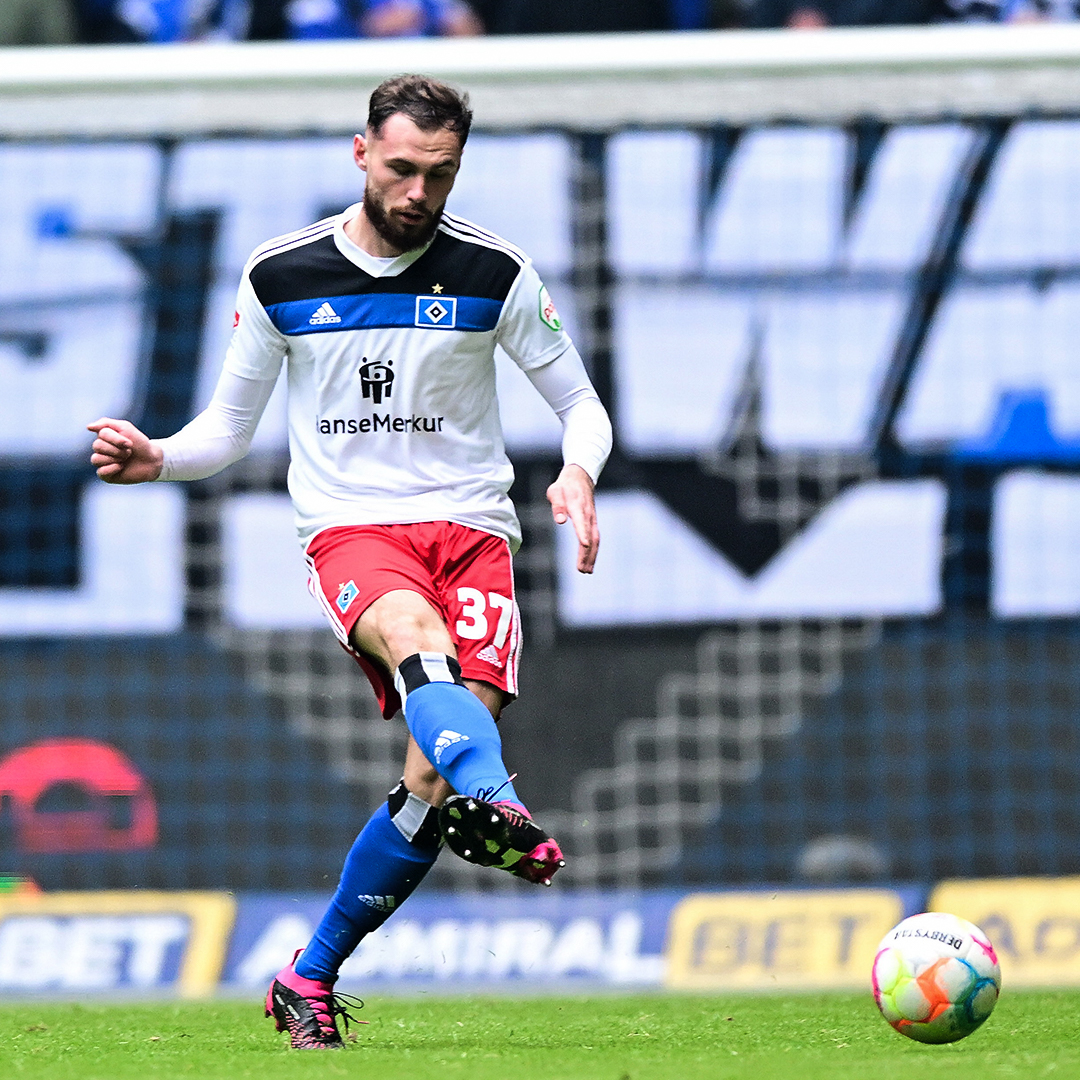 HSV's tweet photo. Unser Eigengewächs Valon #Zumberi verlängert seinen Vertrag um ein Jahr bis 2025. ✍️🔷 

Gleichzeitig verleihen wir Valon bis zum Ende der aktuellen Saison an den Schweizer Zweitligisten FC Schaffhausen. 🤝

Wir wünschen dir viel Erfolg bei deiner neuen Aufgabe, Valon! 💙

Alle Infos dazu ➡️ https://t.co/hixNx9SGbW

#nurderHSV
