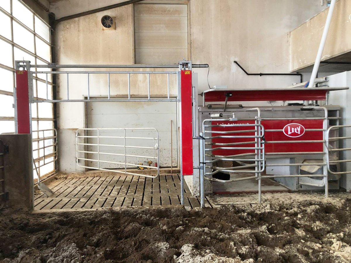 GRRobotics's tweet photo. Last week while installing the Lely A5 at Holmdale Farms, we also added an automatic #Boetech lift gate.
Benefits of this gate?
-Labour savings on fetch cows 
-Gates automatically open after cow IDs in the robot
-Eliminates having a permanent fetch pen
-&amp; More
#Grandriverrobotics https://t.co/GtVV9h22cZ