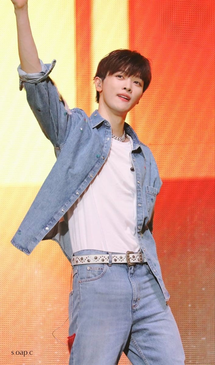 hourlysungchan's tweet photo. #RIIZE #라이즈 #SUNGCHAN #성찬 https://t.co/aXNghFwqZd