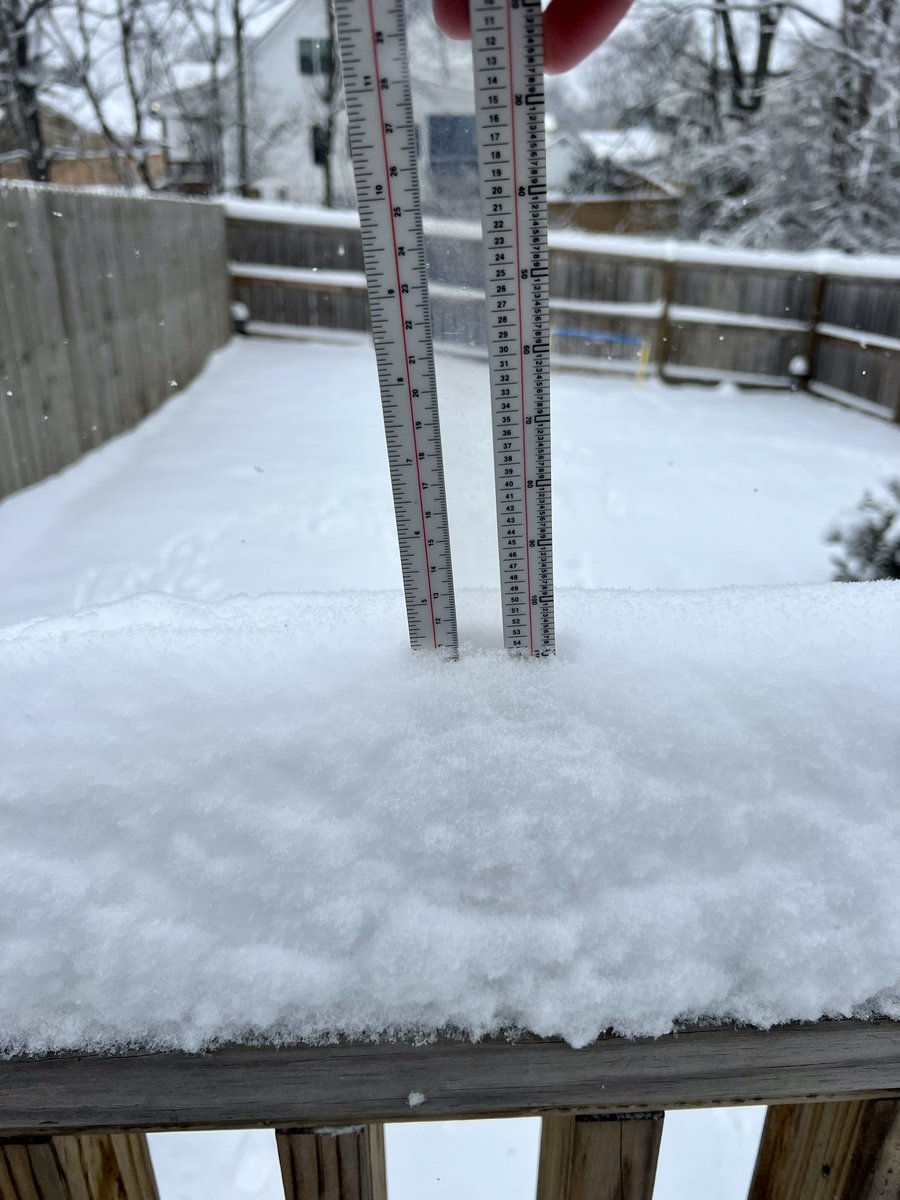 JoshTomlinson's tweet photo. Just a little over 4” here in Inglewood. @NashSevereWx #tSpotter https://t.co/wXKR3g5OGY