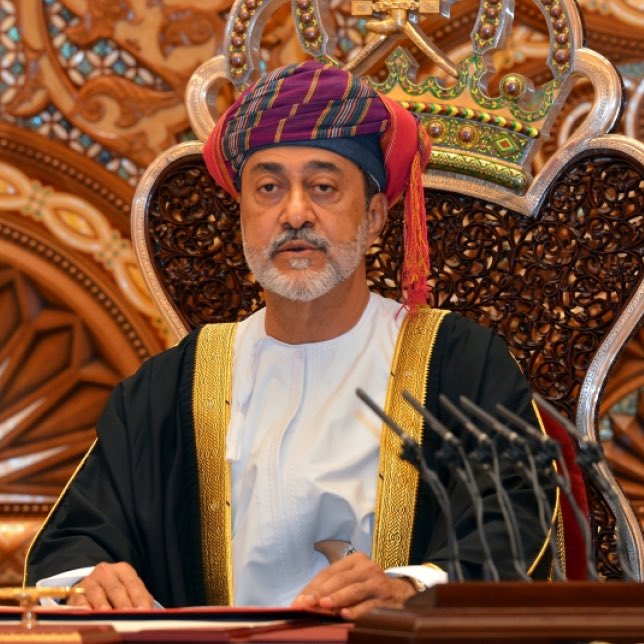 🚨🇴🇲🇾🇪 "The shooting down of some merchant ships bound for Israel mobilized the weapons and airplanes of the Western countries, but no one acted after Israel's destruction of more than 20,000 Gazans." - Prime Minister of Oman