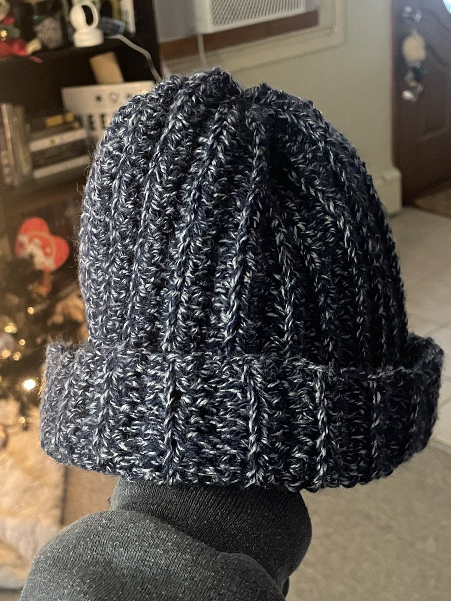 learning to crochet in the new year and im having so much fun !! 🧶🖤