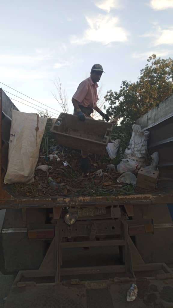 Sigue en #LaHabanaDelEste la recogida de loos desechos sólidos. Nuestro municipio apuesta #PorMiHabanaLimpia.
👇: Consejo Popular Guiteras