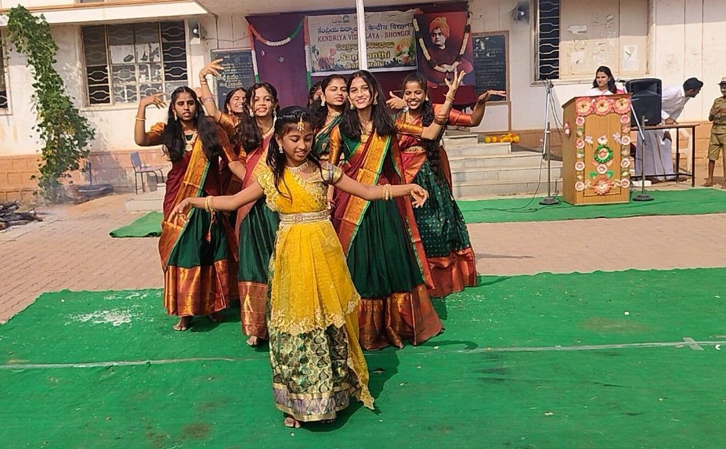 SundeepMakthala's tweet image. 🌾 Honored to have been the chief guest at Kendriya Vidyalaya&apos;s Sankranti festival. Impressed by the talent and enthusiasm of the KV students. A memorable experience celebrating traditions and culture with these bright minds!

#Makthala #TITA #WTITC