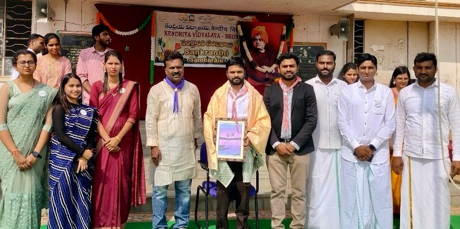 SundeepMakthala's tweet image. 🌾 Honored to have been the chief guest at Kendriya Vidyalaya&apos;s Sankranti festival. Impressed by the talent and enthusiasm of the KV students. A memorable experience celebrating traditions and culture with these bright minds!

#Makthala #TITA #WTITC