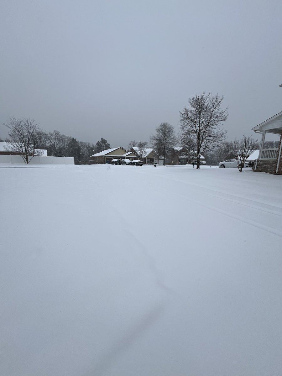 angbb's tweet photo. There’s a road out there somewhere. #hermitage @DanThomasWSMV @WSMV #snowmageddon https://t.co/BVDmbYmZ9Q