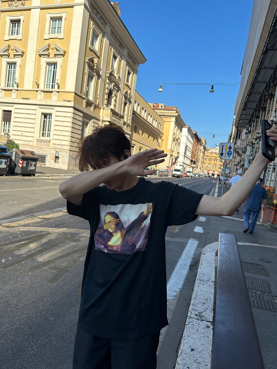 chickminbaby's tweet photo. @caratstalk Baru juga 2 hari coy udh gede pengeluaran kira kira pengeluaran apaan yg bikin cheol tbtb di puncaknya??😭

Kata gue kaos dabbing monalisa ini
https://t.co/mhR5mMTjrp