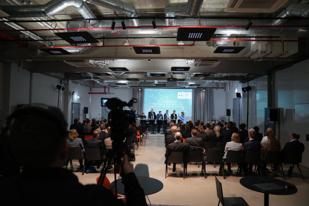 bnetza's tweet photo. Anlässlich des Starts vom #DigitalClusterBonn haben wir uns heute über Themen wie die Interoperabilität von Messenger-Diensten und #OpenData ausgetauscht. Wie unsere zukünftigen Pläne aussehen, lesen Sie hier: https://t.co/8dokAjUKdV
@BaFin_Bund @BSI_Bund @Kartellamt #BfJ #BfDI https://t.co/foZbBOpnbe
