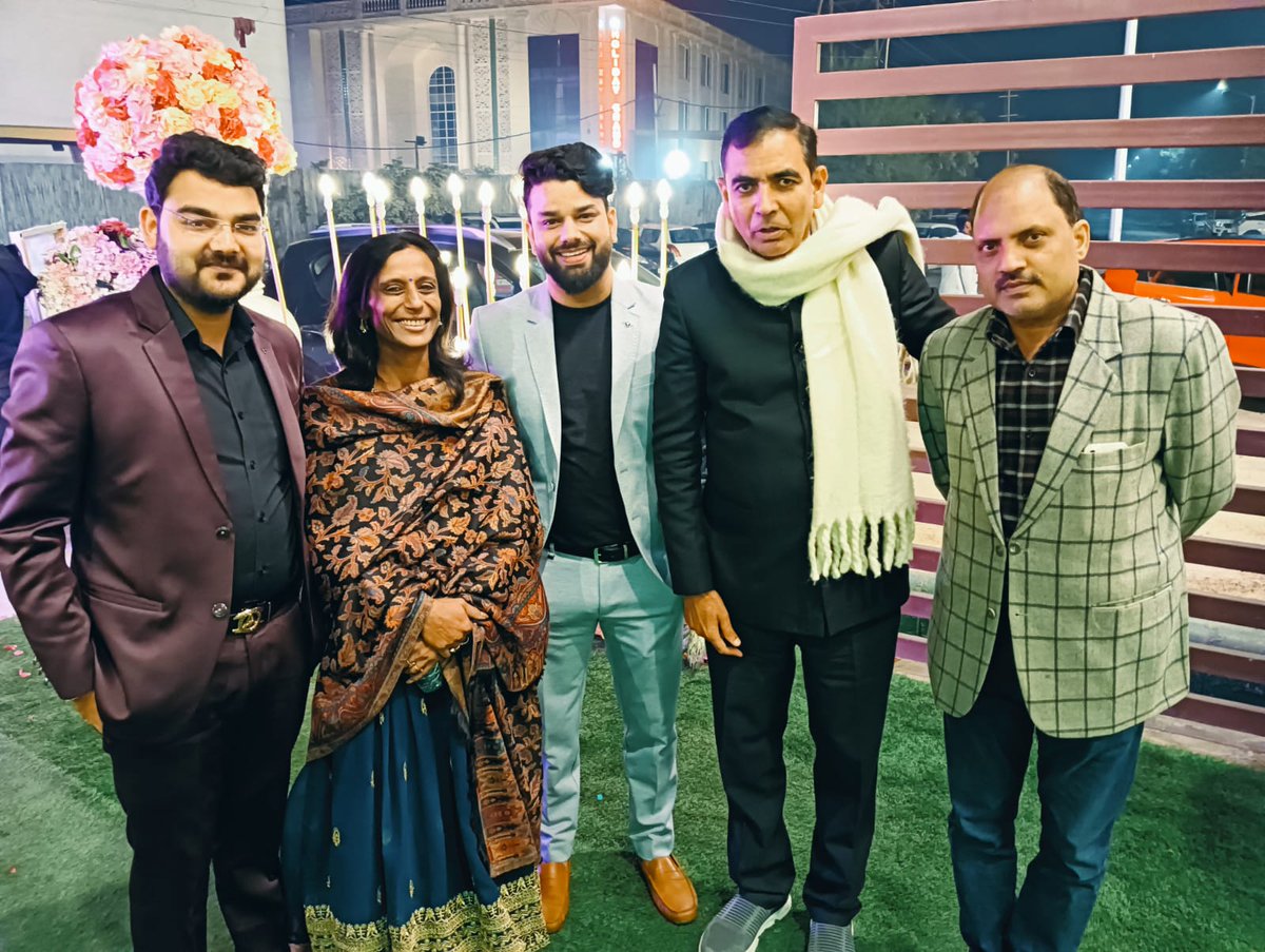 TheDogMother_'s tweet photo. Creating few memories away from my regular #rescue routine of Home to @SmartSanctuary & Sanctuary to Home 🏡
At our brother Rupinder's #engagement in ##GreaterNoida ✨️
May God Bless The Couple With Abundance of Happiness ❤️
BTW had to leave in between to answer a #rescuecall https://t.co/20wOQQDki8