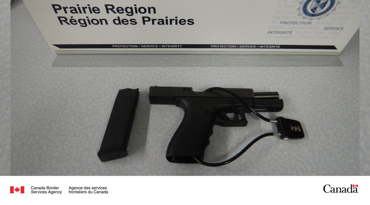 #CBSA officers in #Emerson seized a disassembled firearm from a U.S. citizen who had hidden the parts in their vehicle. The traveller was arrested. You must declare all firearms when entering Canada. More: cbsa-asfc.gc.ca/import/iefw-ie… #ProtectingCanadians