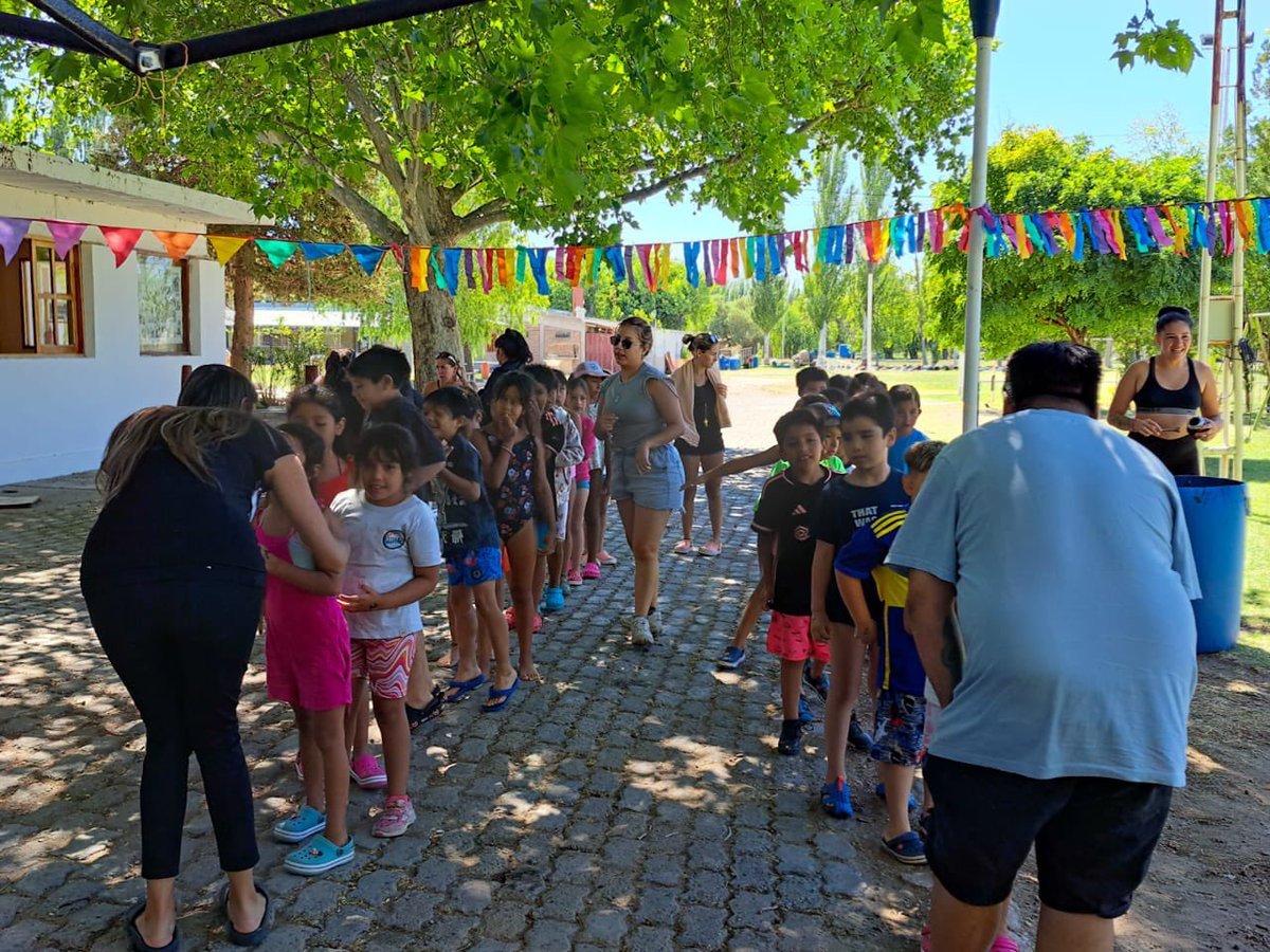 GiovanettL's tweet photo. *NUEVA SEMANA DE TALLERES DE PREVENCIÓN EN LAS COLONIAS* 🌞
🏖️🏖️Prevención de #ConsumosProblemáticos en las #ColoniasVacacionesMunicipales.
🏉@NRC_Oficial
#PrevenirEsSalud
#CiudadSaludable
@DDHH_RI_CI
@munineuquen
@MarianoGaidoOk https://t.co/6dvQseZnGS