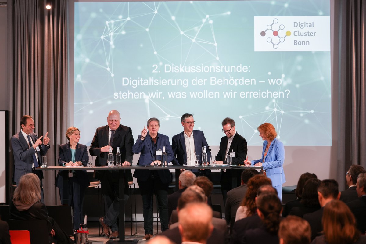 bnetza's tweet photo. Anlässlich des Starts vom #DigitalClusterBonn haben wir uns heute über Themen wie die Interoperabilität von Messenger-Diensten und #OpenData ausgetauscht. Wie unsere zukünftigen Pläne aussehen, lesen Sie hier: https://t.co/8dokAjUKdV
@BaFin_Bund @BSI_Bund @Kartellamt #BfJ #BfDI https://t.co/foZbBOpnbe