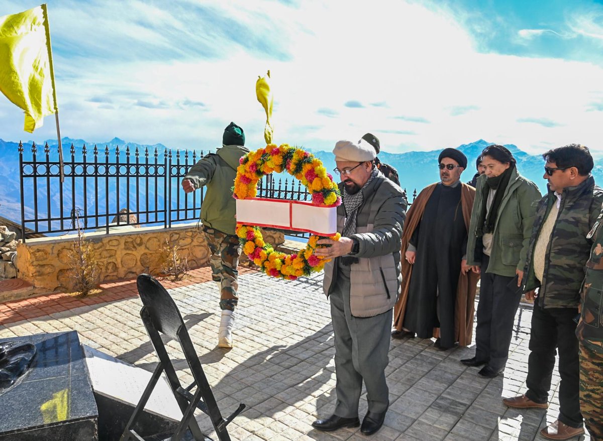 LAHDC_Kgl's tweet photo. To commemorate 76th #ArmyDay, HCEC @LAHDC_Kgl, Dr Mohd Jaffer Akhoon @drajaffer paid reverential tributes to those who made the ultimate #sacrifice in the line of duty at the War Memorial of #Point13620. https://t.co/RfnyYtMhsM