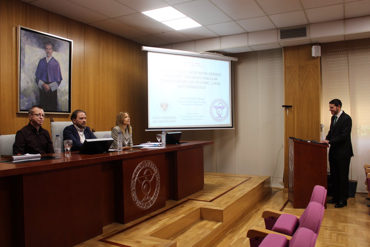 El pasado viernes 12 de enero, defendió su tesis Doctoral <a href="/JavierMoleon/">〽️oleón</a> . ¡¡Enhorabuena al nuevo Doctor del grupo!! Estamos muy orgullosos de ti, te espera un futuro muy prometedor 👨‍🎓🧫🧬🔬✨