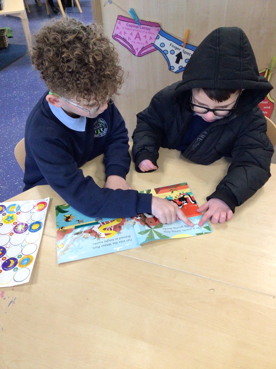 ReceptionGV's tweet photo. We loved reading with some of our Year 6 friends today. They will be coming to Reception every lunch time to enjoy stories with us. 📚📖 #OMARinaction https://t.co/FaZAOvllop