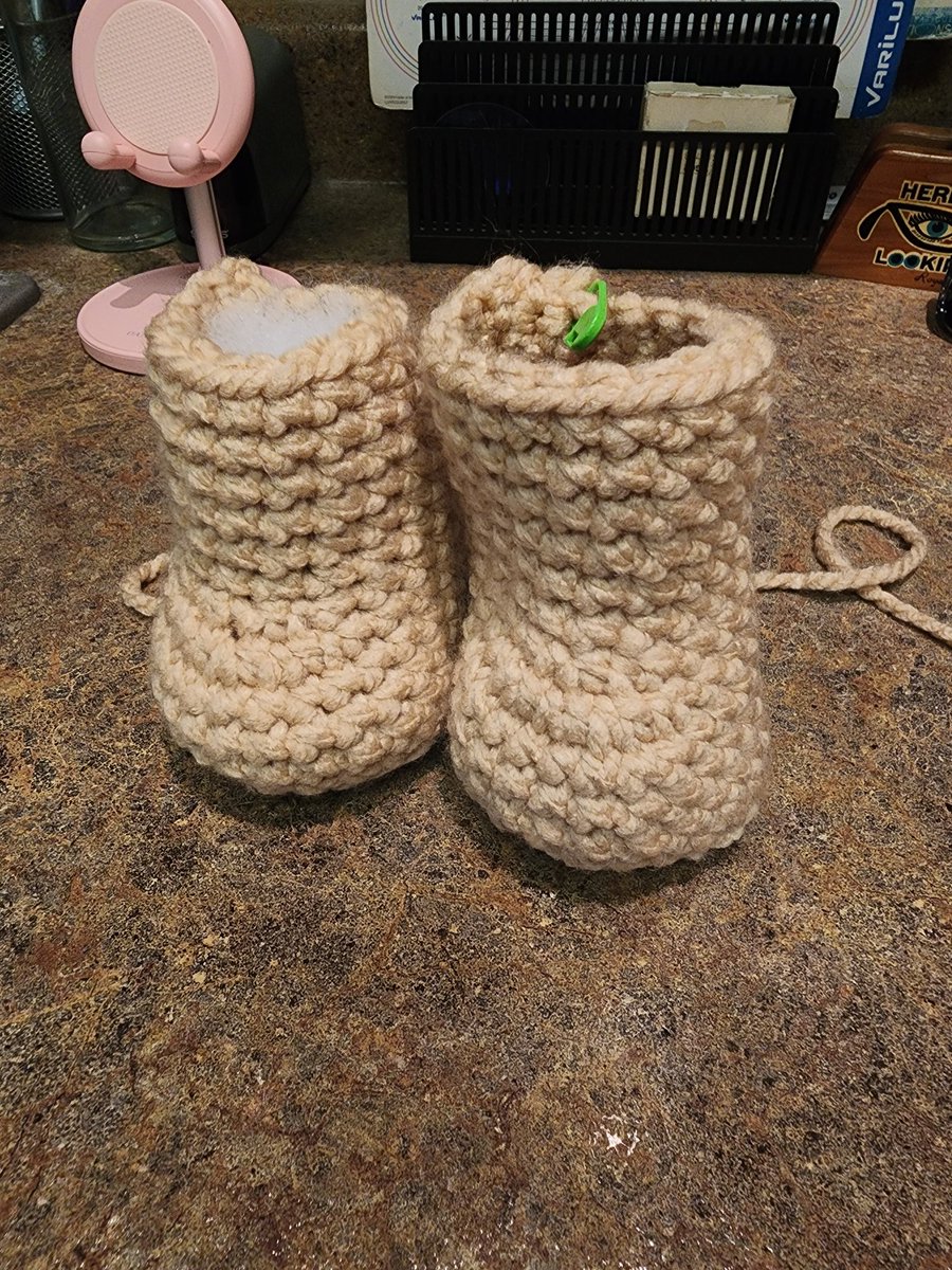 Kelsowearsprada's tweet photo. I'm making a new #CaptainMercer, and I'm using a different pattern. This one is going to be bigger, and have more detail. I'll post progress pictures as it goes on, but I would love feedback from the Fandom! 

#TheOrville #RenewTheOrville 
https://t.co/HyE8O1euaB https://t.co/CQqXh9WLVM