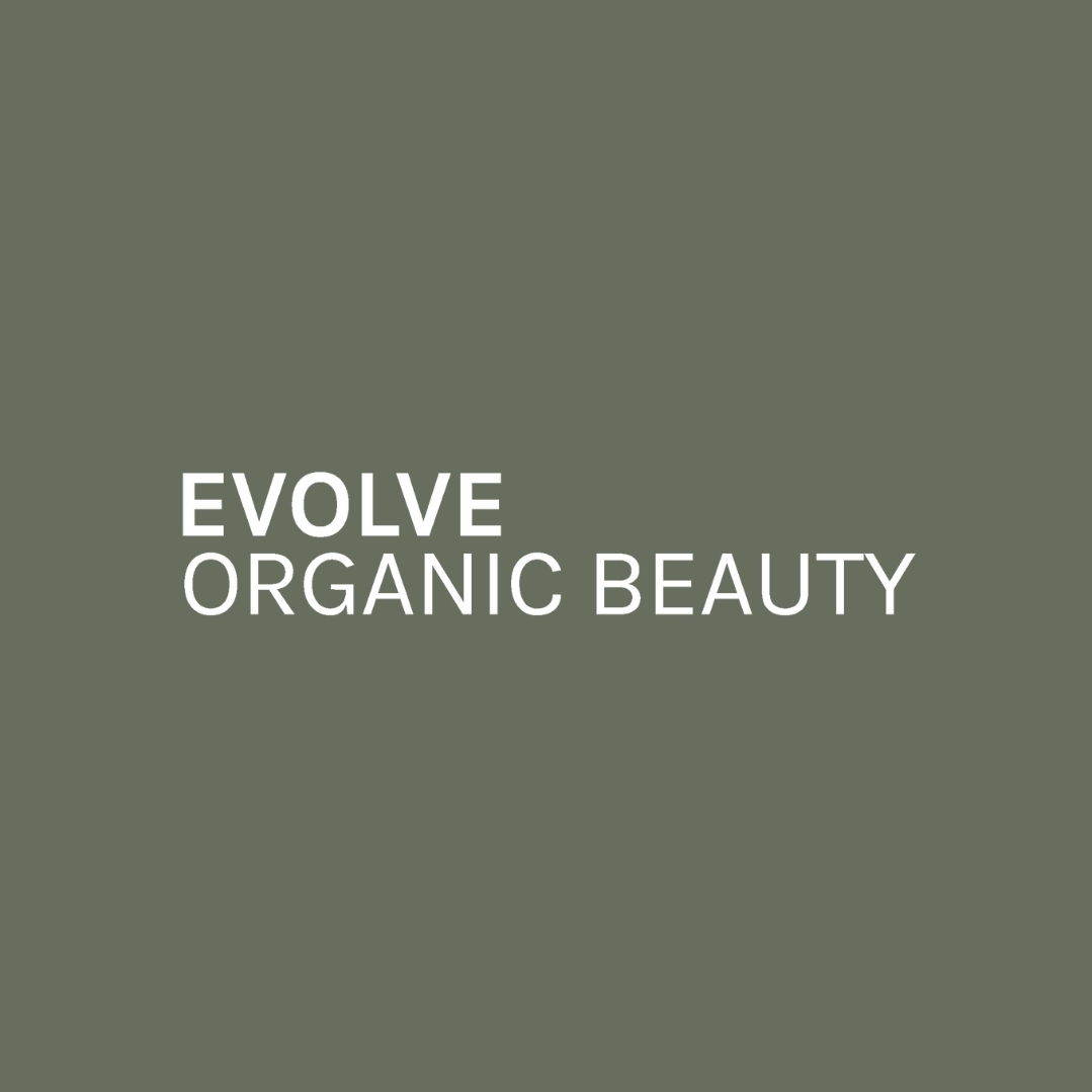 INTOUCH_RUGBY's tweet photo. EVOLVE BEAUTY – 360 SMART AGEING BUNDLE – give gift of flaweless skin 4 ur Valentine this Feb ❤️  “this is a a fantastic bundle! It works! Fine lines more glowy skin &amp; more" Anne the InTouch Beauty &amp; Skin Editor… on assigment! ! #evolvebeauty #smartageing #ad #valentinesdaygift https://t.co/x8Q3P8JXX5