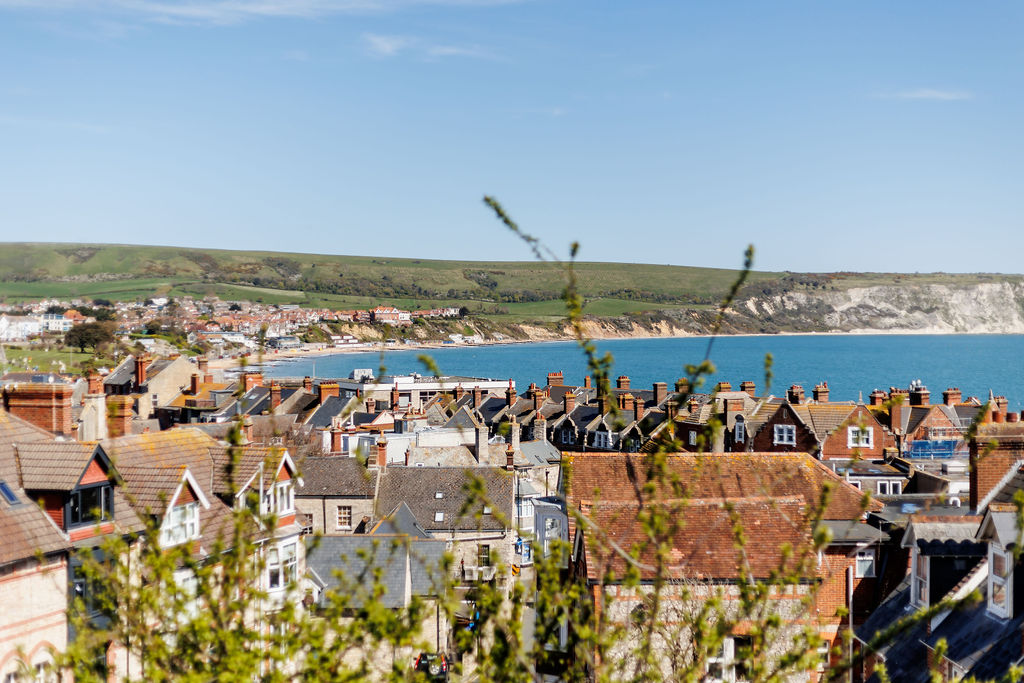 Seashell View.  Dreamy seaside holidays in Swanage.  Unwind in this spacious 3 bed apartment with breath-taking sea views.  Modern amenities, prime location coastal scenery make this a perfect retreat.  #swanageliving #dreamhomes #seaviews #swanageholiday #dorsetholidays