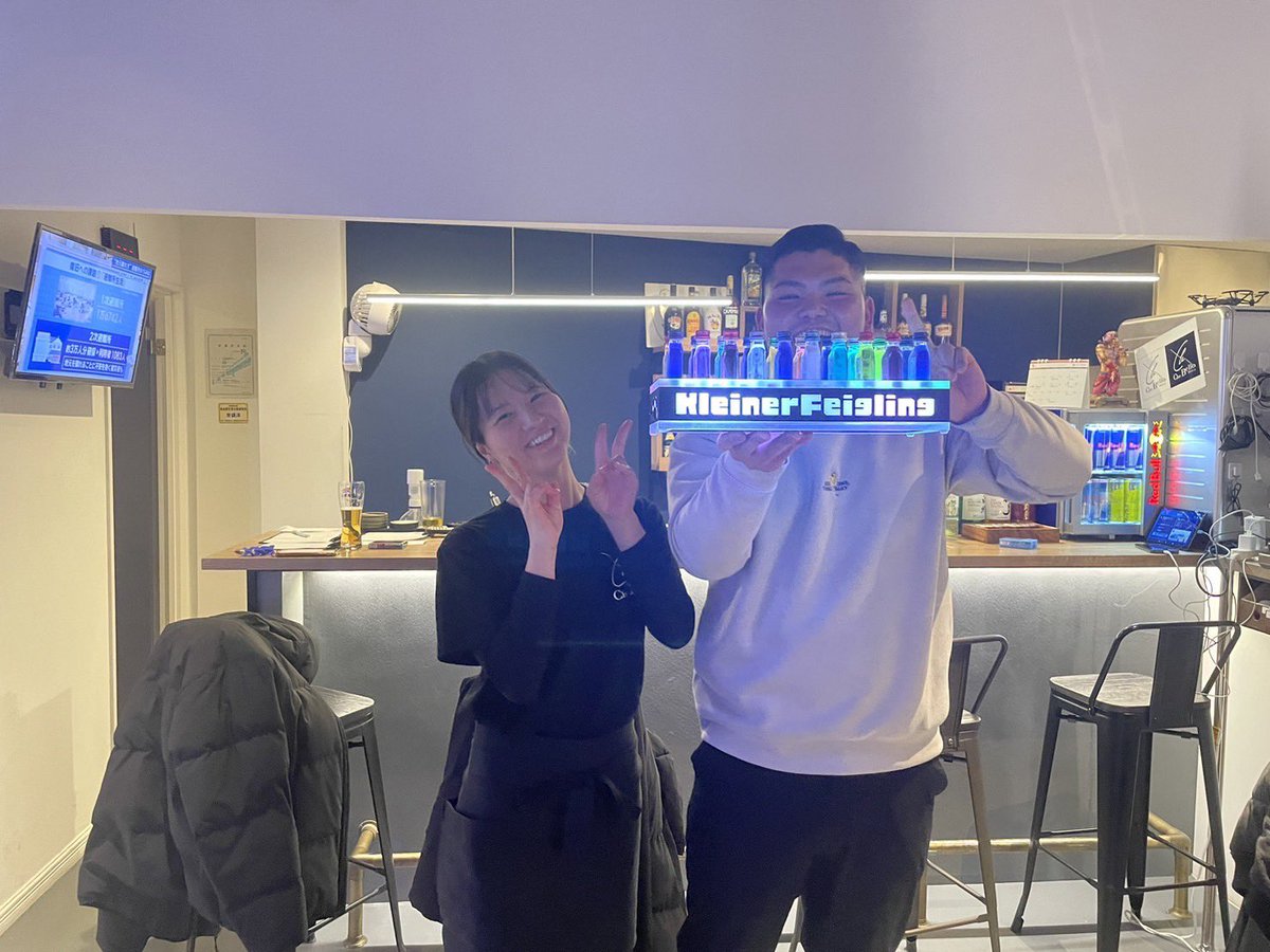 CheBello180's tweet photo. 【嬉しいご報告】
当店スタッフのみさきとかずきが入籍致しました!
お見かけの際はドリンクご馳走してあげてください🍻
ご報告までに。
#Chebello
#ダーツ
#ダーツバー
#ダーツカフェ
#ダーツ初心者
#ダーツ男子
#ダーツ女子
#ダーツ好きな人と繋がりたい https://t.co/rf6xiZiJ6b