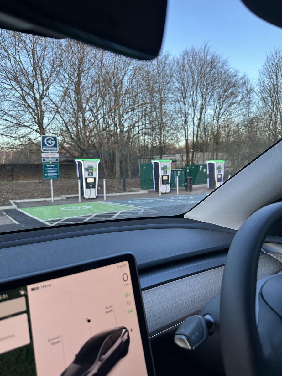 hoarp001's tweet photo. @ElecHighway at Clacket lane and people are turning up looking at the chargers then leaving. Broken? https://t.co/bmK6MSQfFe