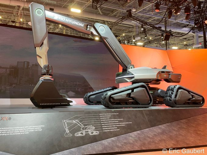 EmergTechSafety's tweet photo. A fully electric excavator created by @Hyundai and remotely operated by a telerobotics cockpit.

#EmergingTech #construction # https://t.co/AGVYThYpaB