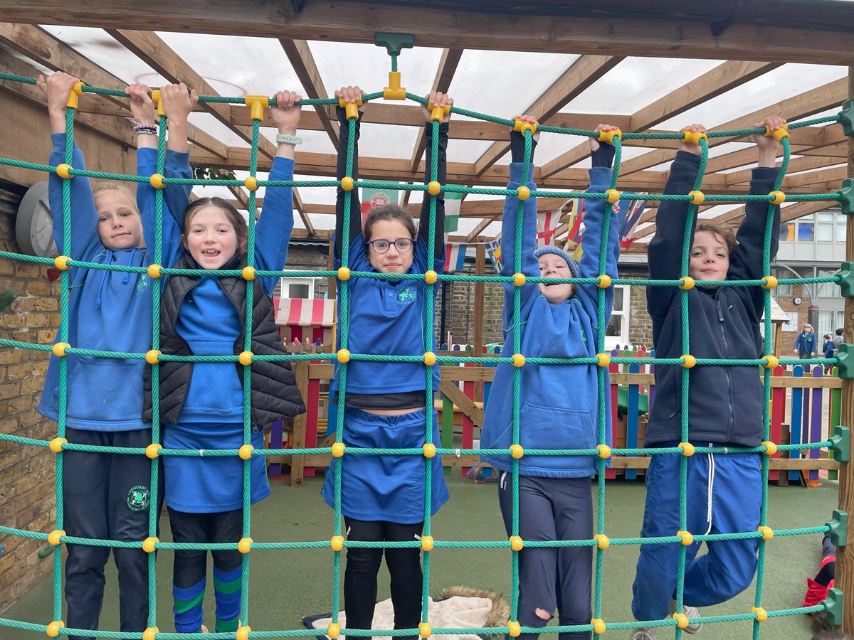 RPPSlondon's tweet photo. Celebrating a fantastic week back at Ravenscourt Park Prep! Forget Blue Monday – we've been having a blast in the playground! 🎉 #schoolfun #backtoschool #bepartofthefamily #ravenscourtparkprep #notobluemonday https://t.co/kI350bakDg