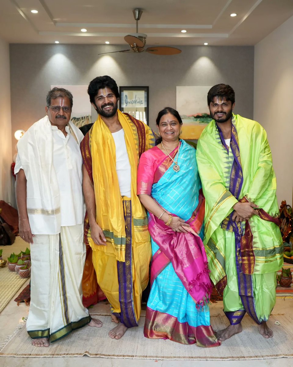 __GirDhar's tweet photo. The most important thing in the world is family and love! ❤️

#DeveraFamily 
@TheDeverakonda 
@ananddeverkonda https://t.co/h9trnYsuxT