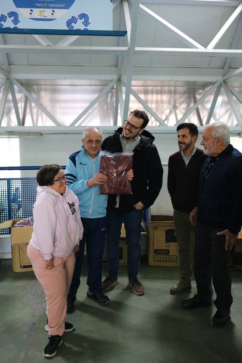 placeat's tweet photo. 🌟 ¡Calidez y solidaridad! 🧥

Gracias "NETASA - LA CHINATA" por regalar sudaderas a lxs usarixs PLACEAT.

Tu apoyo a la discapacidad intelectual marca la diferencia. ¡Nos sentimos guapxs, cómodxs y abrigadxs! 🤗 

#NetasaLaChinata #PLACEAT #Inclusión https://t.co/mLjJIAIhh1