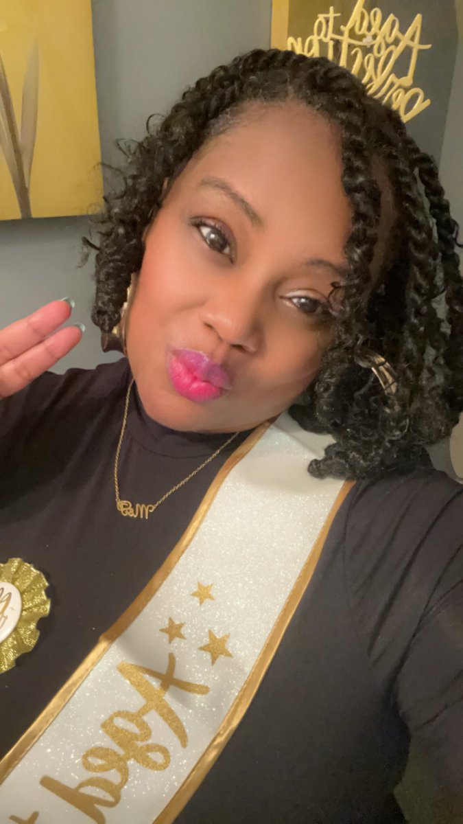 originalmsp's tweet photo. Can i get that birthday love today? I turned 50!!! 🥳 
#birthdaygirl #CapricornQueen 
#ItsMyDay 🫶🏾 #Cheersto50🥂 https://t.co/bH7YDkd94G