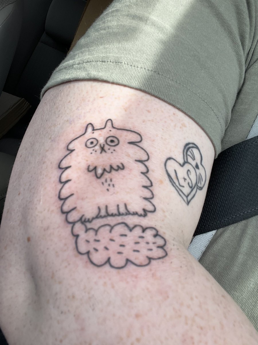 tolerateit13's tweet photo. Tattoo check! ✨ post a photo of the last tattoo you got and why.
I woke up from a nap, saw a place I’d gone to before was doing a flash with @gemmacorrell and thought “yes this is how I will spend my afternoon” #ohthehumidity https://t.co/6Ik2dzyj05