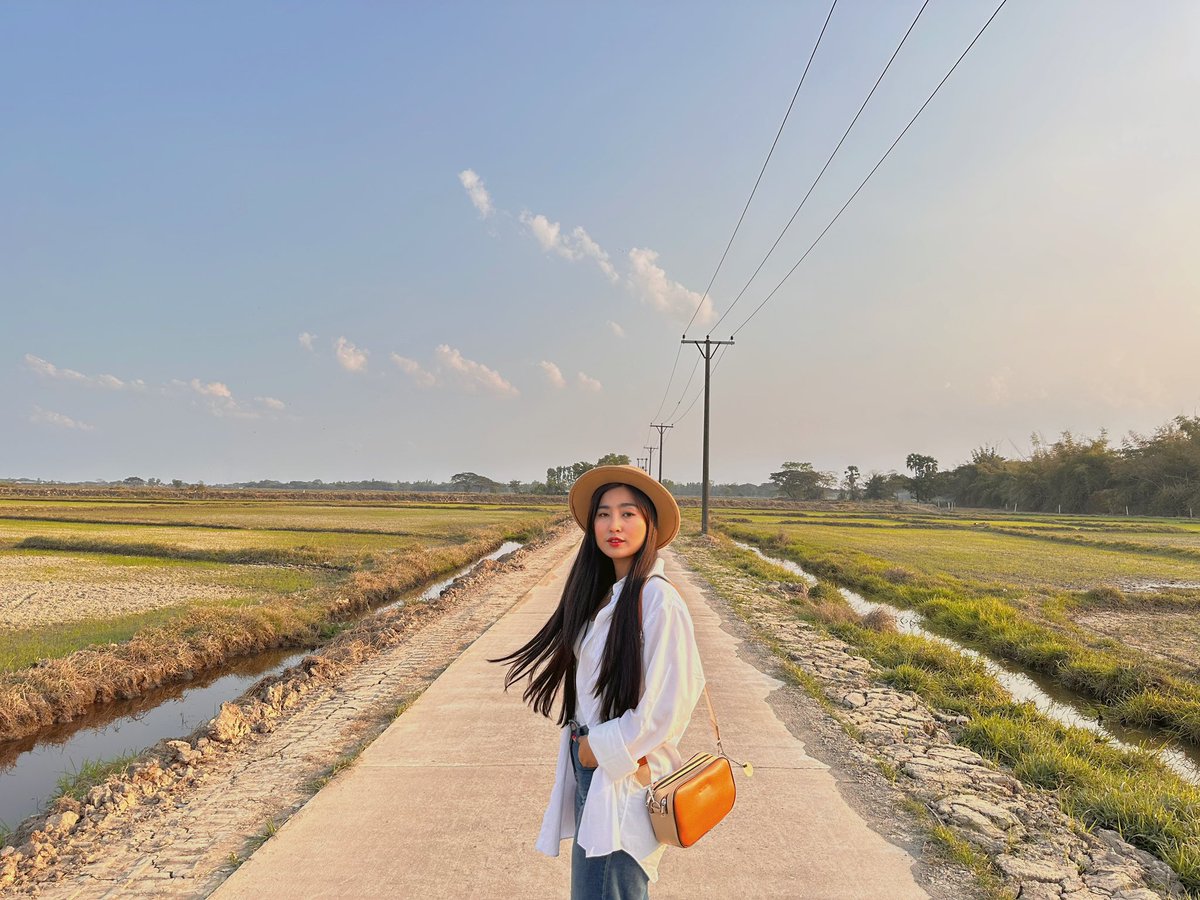 PoPo09263631's tweet photo. Nature lover #popo
ဘယ်အရာကိုမှ မ မျှော်လင့်တော့ဘူး
ကိုယ့်နှလုံးသားလေးကိုပဲ အနာတရမဖြစ်အောင်
ကာကွယ်ရင်း ခရီးရှည်ကြီးကို
ဆက်လျှောက်ဖို့
နေပူ တလှည့် မိုးရွာ တလှည့်
အမှားတွေ နည်းအောင်ကြိုးစားရင်း …………..ပို
15.1.2024
#naturelover #popo #ပိုပို #myanmarsinger #artist https://t.co/7H6hnhjCXi