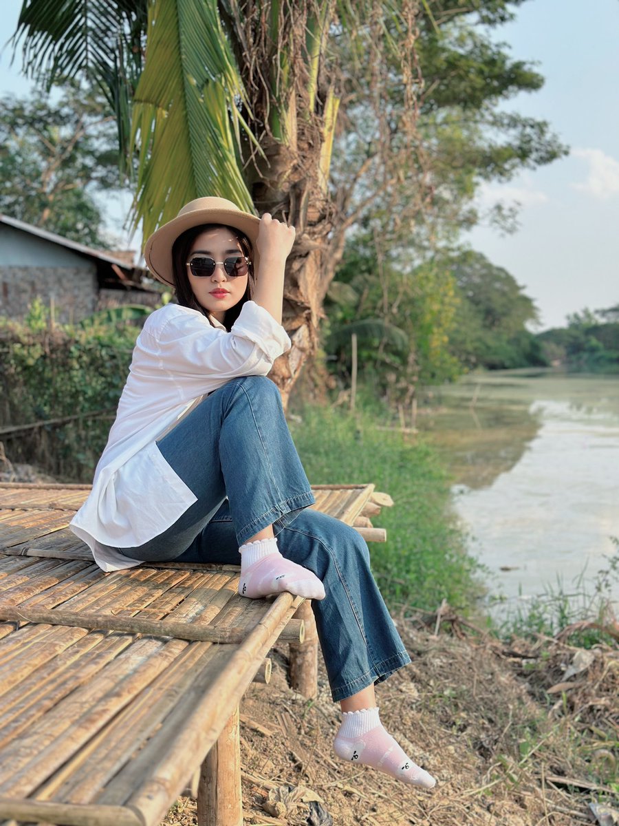 PoPo09263631's tweet photo. Nature lover #popo
ဘယ်အရာကိုမှ မ မျှော်လင့်တော့ဘူး
ကိုယ့်နှလုံးသားလေးကိုပဲ အနာတရမဖြစ်အောင်
ကာကွယ်ရင်း ခရီးရှည်ကြီးကို
ဆက်လျှောက်ဖို့
နေပူ တလှည့် မိုးရွာ တလှည့်
အမှားတွေ နည်းအောင်ကြိုးစားရင်း …………..ပို
15.1.2024
#naturelover #popo #ပိုပို #myanmarsinger #artist https://t.co/7H6hnhjCXi