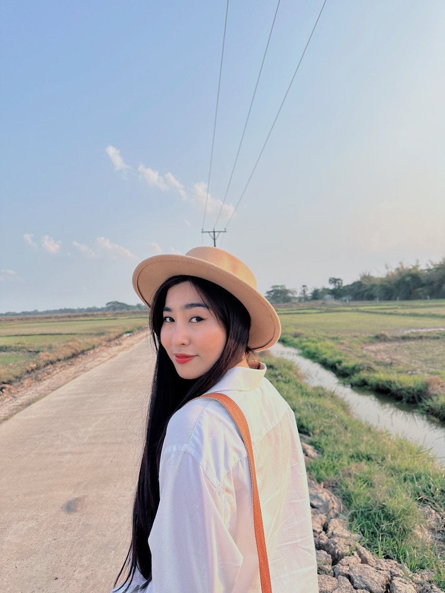 PoPo09263631's tweet photo. Nature lover #popo
ဘယ်အရာကိုမှ မ မျှော်လင့်တော့ဘူး
ကိုယ့်နှလုံးသားလေးကိုပဲ အနာတရမဖြစ်အောင်
ကာကွယ်ရင်း ခရီးရှည်ကြီးကို
ဆက်လျှောက်ဖို့
နေပူ တလှည့် မိုးရွာ တလှည့်
အမှားတွေ နည်းအောင်ကြိုးစားရင်း …………..ပို
15.1.2024
#naturelover #popo #ပိုပို #myanmarsinger #artist https://t.co/7H6hnhjCXi