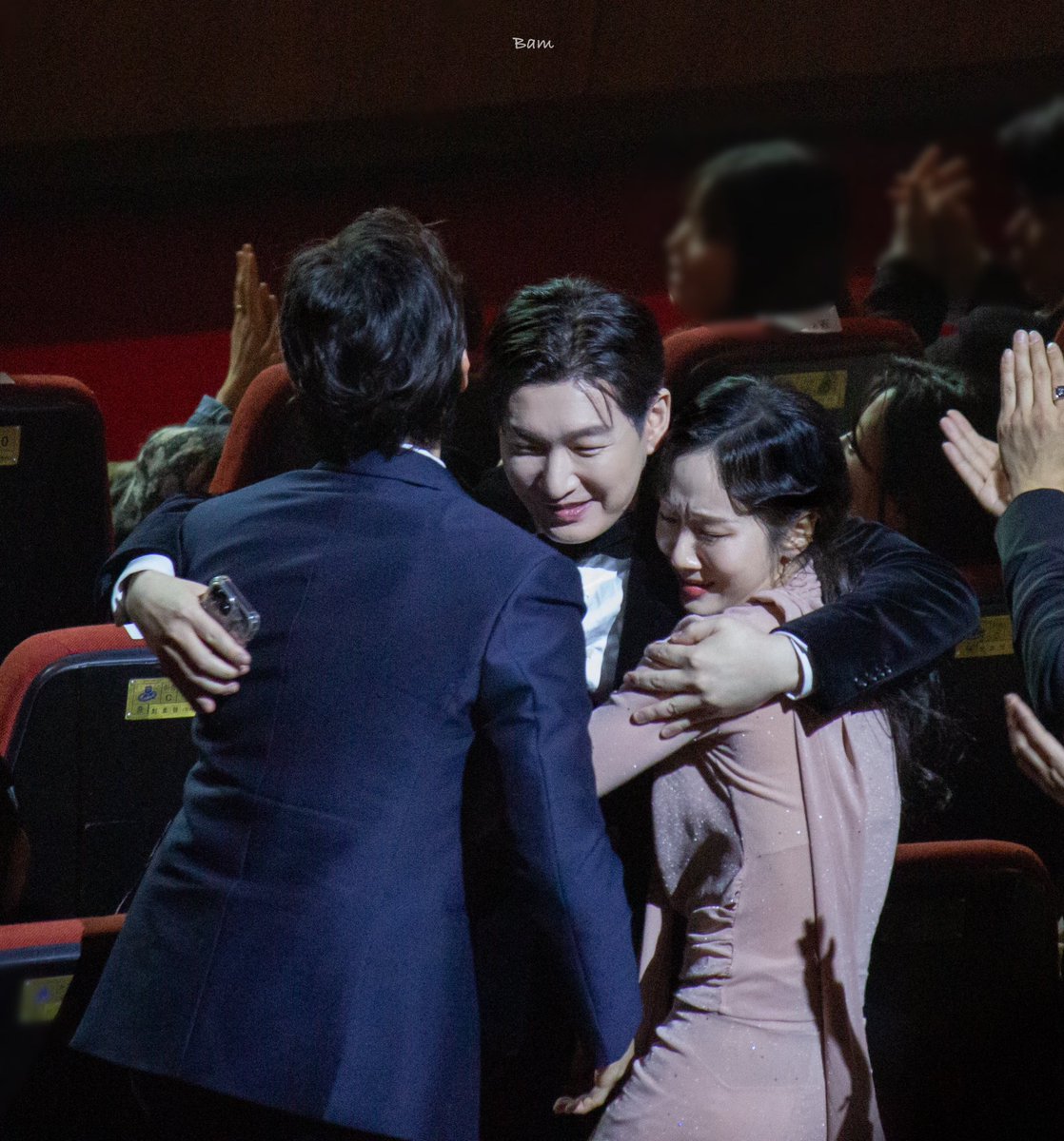 bam_photo_'s tweet photo. 240115 제 8회 한국뮤지컬어워즈🏆

너무 좋��ㅠㅠ따수워😭

#조승우 #유리아 #박강현 https://t.co/EYxOOMTNaF
