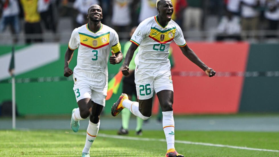 LaurentBonardi's tweet photo. Et voilà!! Les Lions ont rugi. En route pour la prochaine étape. Go gaindé 🇸🇳🇸🇳🇸🇳 #CAN2023 https://t.co/3SbyoVaVck